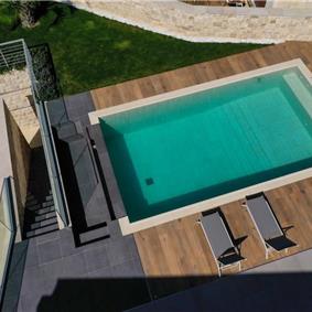 6 bedroom villa with pool and roof terrace, Sveti Stefan, sleeps 12